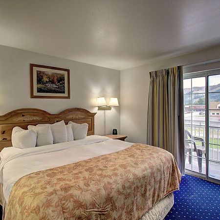 Days Inn & Suites By Wyndham Лоло Экстерьер фото