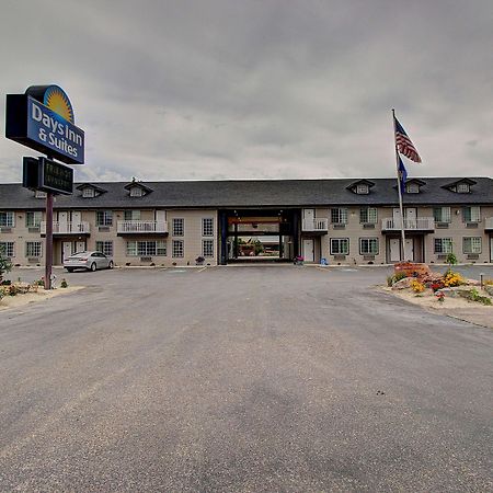 Days Inn & Suites By Wyndham Лоло Экстерьер фото
