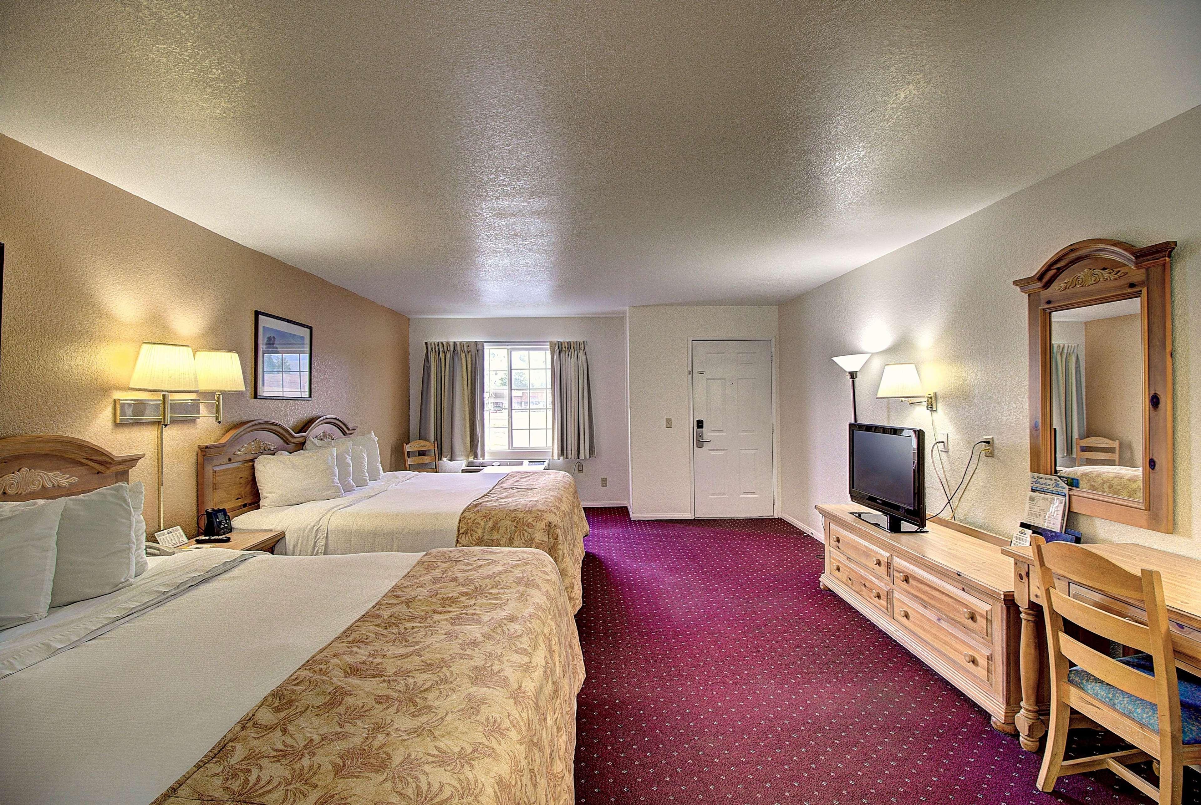 Days Inn & Suites By Wyndham Лоло Экстерьер фото