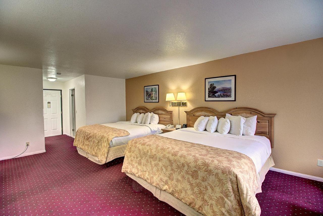 Days Inn & Suites By Wyndham Лоло Экстерьер фото