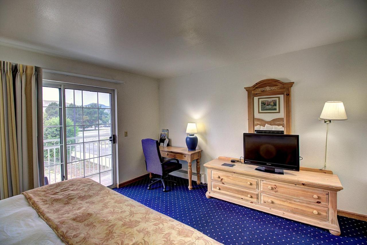 Days Inn & Suites By Wyndham Лоло Экстерьер фото